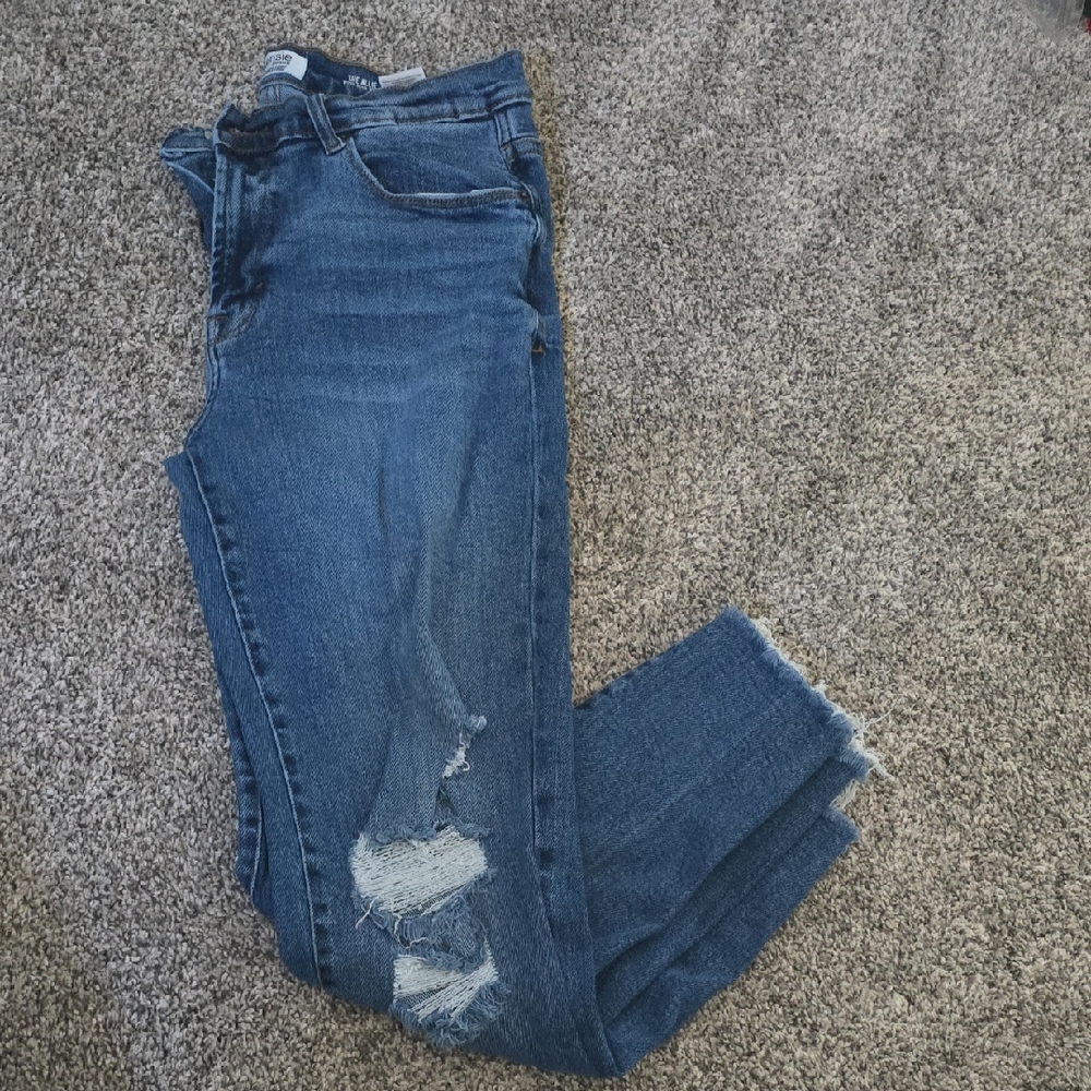 Kensie Blue Distressed Ankle Jeans